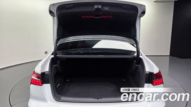Audi A6 2020 — photo 26