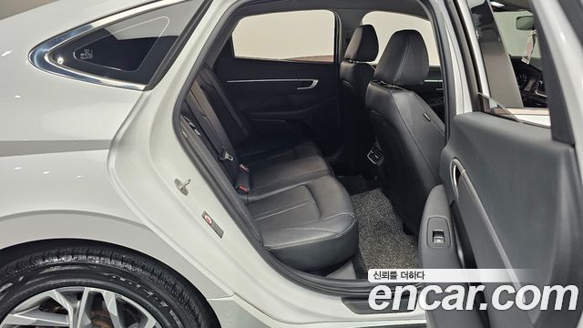 Hyundai Sonata 2023 — photo 17