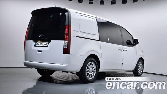 Hyundai Staria 2022 — photo 2
