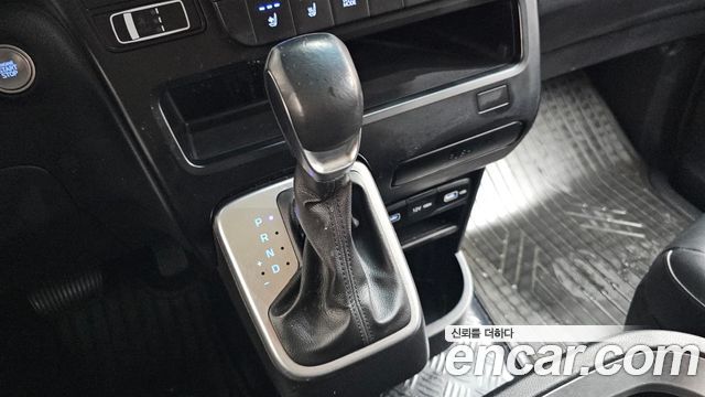 Hyundai Staria 2022 — photo 12