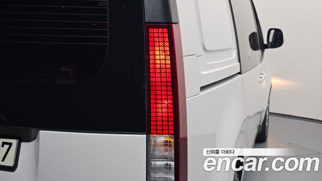 Hyundai Staria 2022 — photo 9