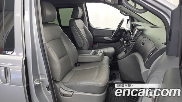 Hyundai Starex 2017 — photo 11