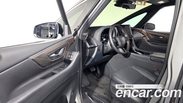 Toyota Alphard 2025 — photo 13