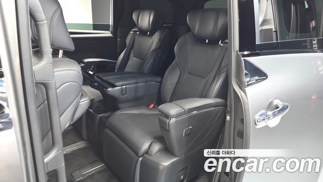 Toyota Alphard 2025 — photo 17