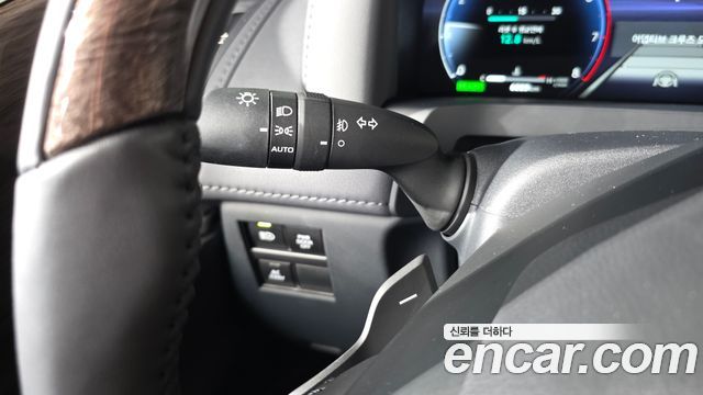 Toyota Alphard 2025 — photo 26