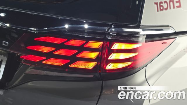 Toyota Alphard 2025 — photo 9