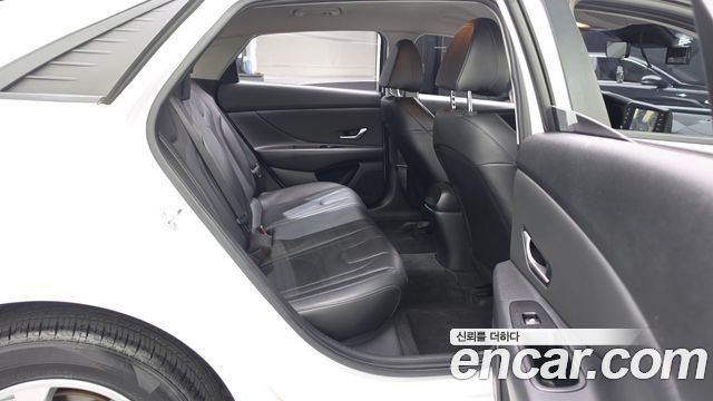 Hyundai AVANTE 2021 — photo 18