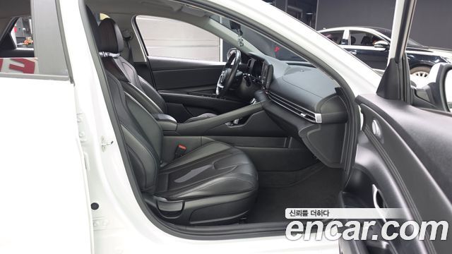 Hyundai AVANTE 2021 — photo 16