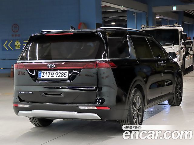 Kia Canival 2021 — photo 4