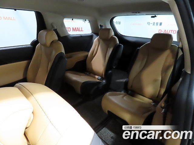 Kia Canival 2021 — photo 8