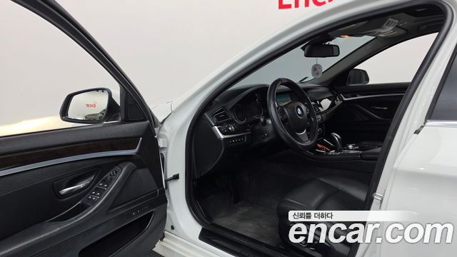 BMW 5-Series 2015 — photo 10