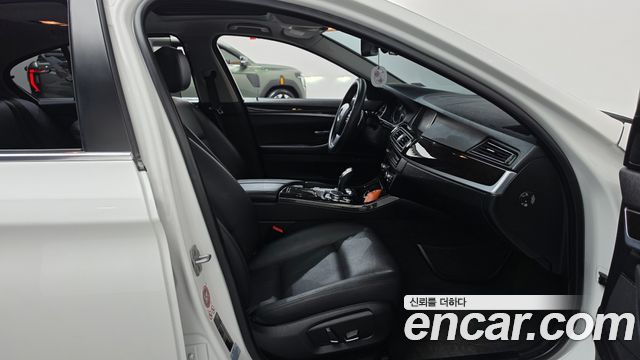 BMW 5-Series 2015 — photo 11