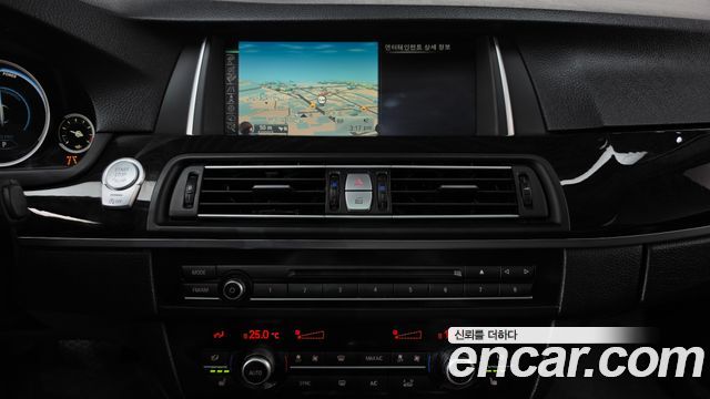 BMW 5-Series 2015 — photo 12