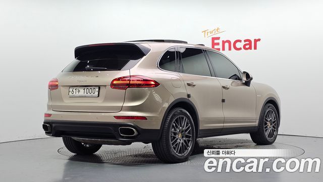 Porsche Cayenne 2015 — photo 2