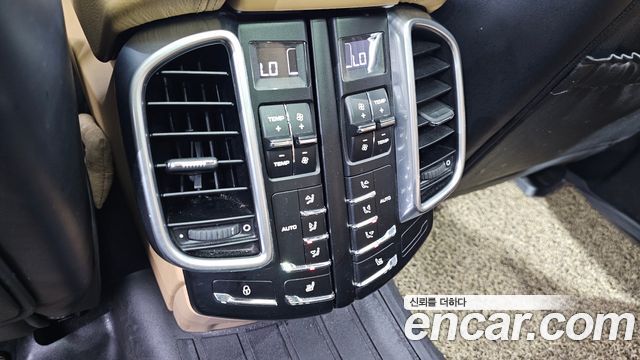 Porsche Cayenne 2015 — photo 19