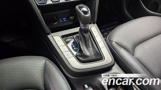 Hyundai AVANTE 2020 — photo 12