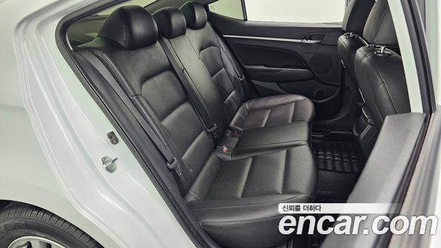 Hyundai AVANTE 2020 — photo 17