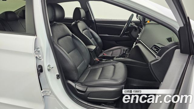 Hyundai AVANTE 2020 — photo 16
