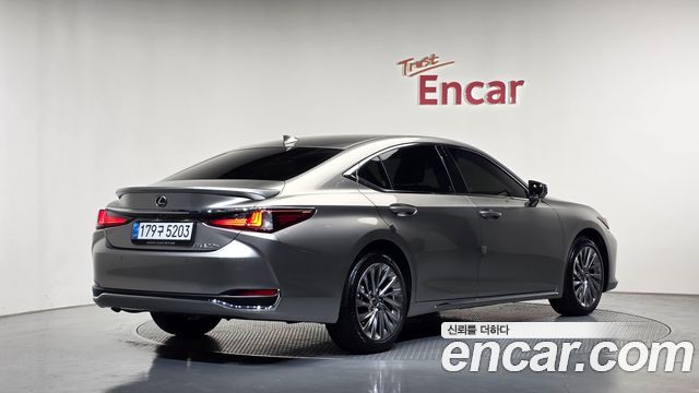 Lexus ES 2026 — photo 2