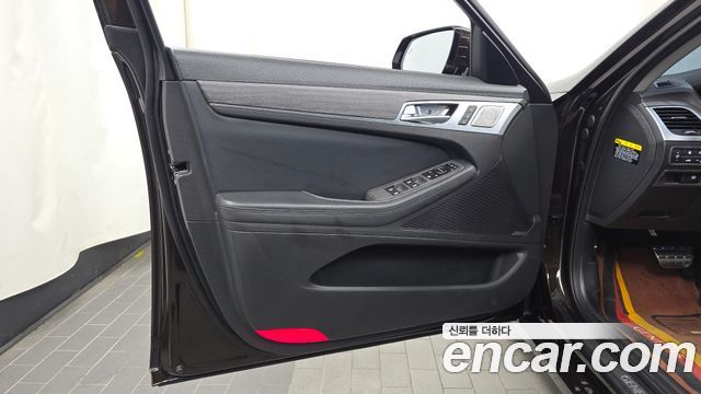 Genesis G80 2019 — photo 24