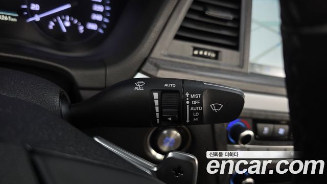 Genesis G80 2019 — photo 29
