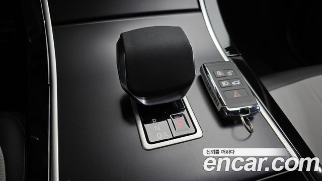 Land Rover Range Rover Evoque 2026 — photo 13