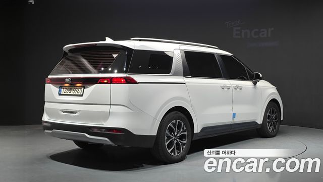 Kia Canival 2021 — photo 2