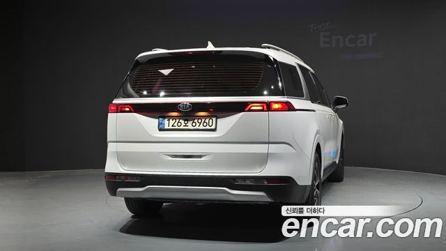 Kia Canival 2021 — photo 4