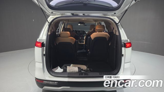 Kia Canival 2021 — photo 20