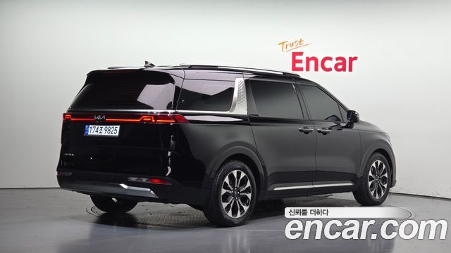 Kia Canival 2022 — photo 2