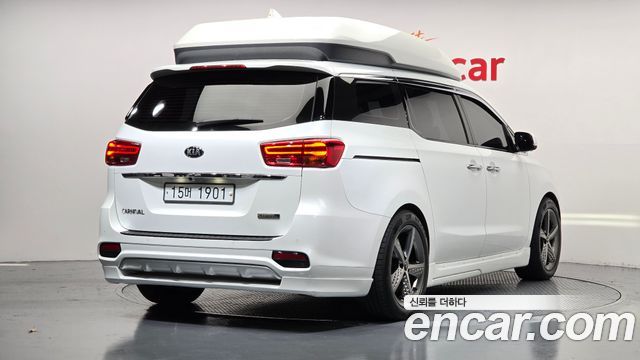 Kia Canival 2019 — photo 2