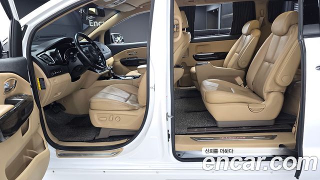 Kia Canival 2019 — photo 17