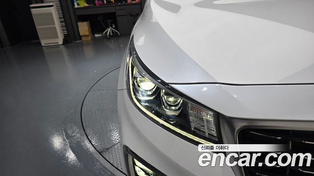 Kia Canival 2019 — photo 8