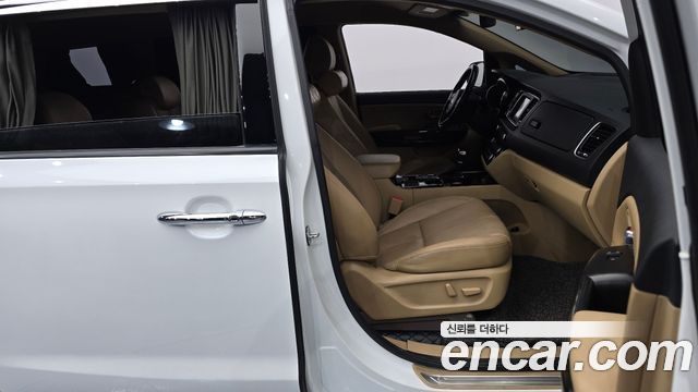 Kia Canival 2019 — photo 16