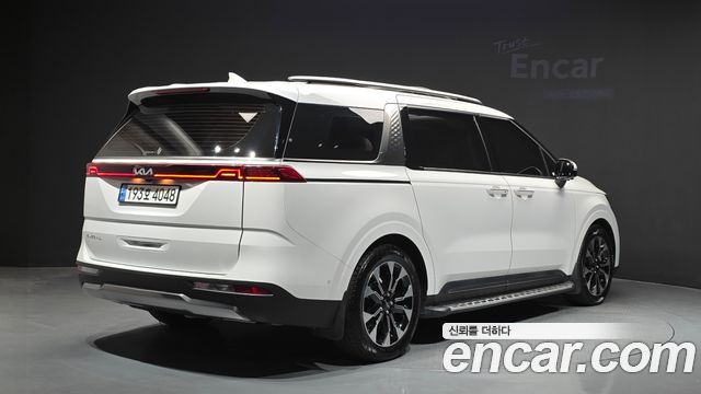 Kia Canival 2023 — photo 2