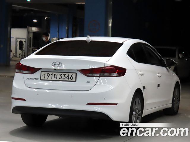 Hyundai AVANTE 2018 — photo 2