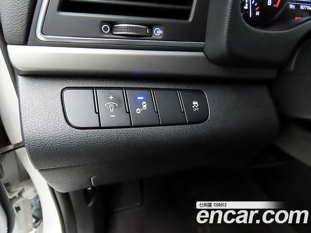 Hyundai AVANTE 2018 — photo 15