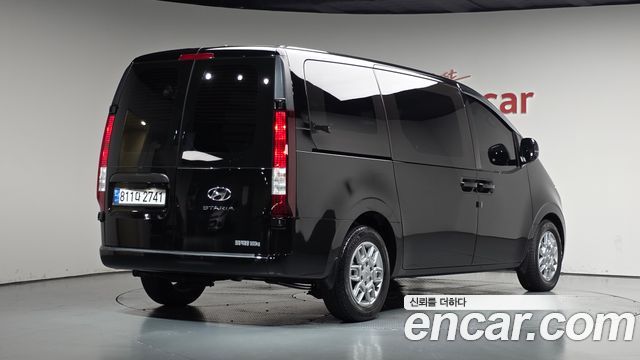 Hyundai Staria 2022 — photo 2