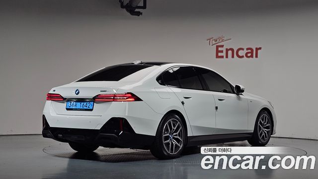 BMW i5 2025 — photo 2