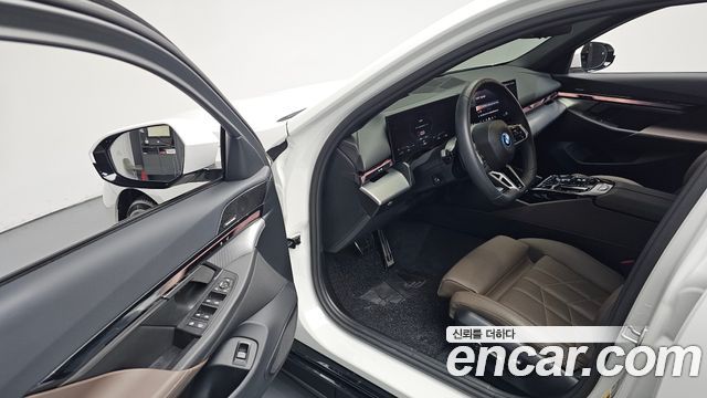 BMW i5 2025 — photo 13