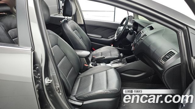 Kia K3 2013 — photo 10