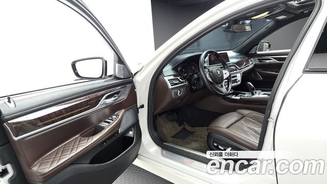 BMW 7-Series 2020 — photo 10