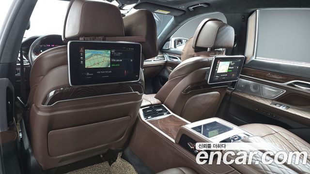 BMW 7-Series 2020 — photo 11