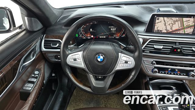 BMW 7-Series 2020 — photo 13