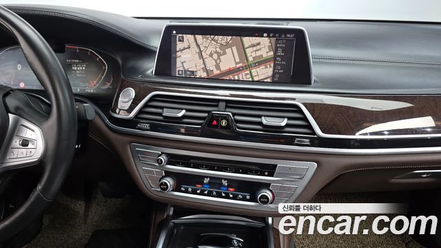 BMW 7-Series 2020 — photo 14