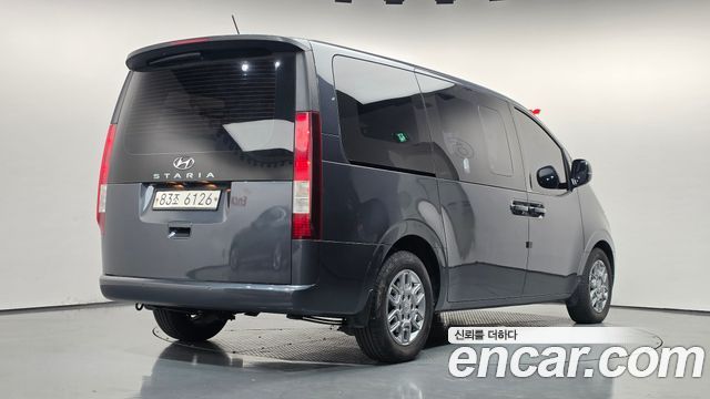 Hyundai Staria 2022 — photo 2