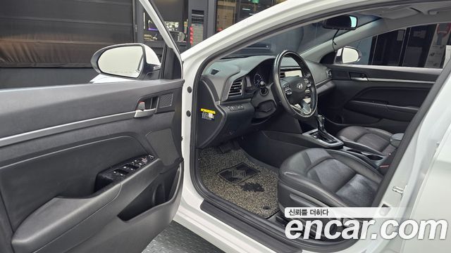 Hyundai AVANTE 2020 — photo 13