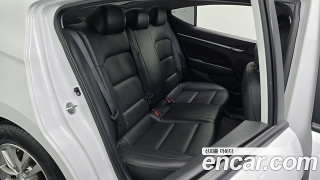 Hyundai AVANTE 2020 — photo 17