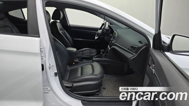 Hyundai AVANTE 2020 — photo 18