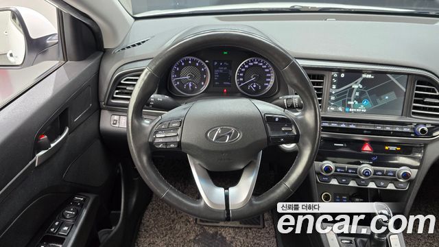 Hyundai AVANTE 2020 — photo 19